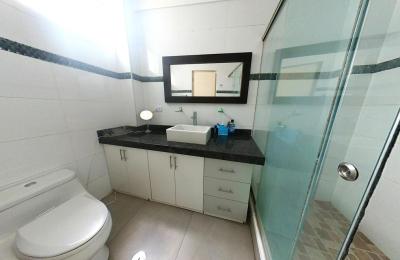 VENTA DE LINDO DEPARTAMENTO 2° PISO EN JACARANDAS, URB. SANTA VICTORIA